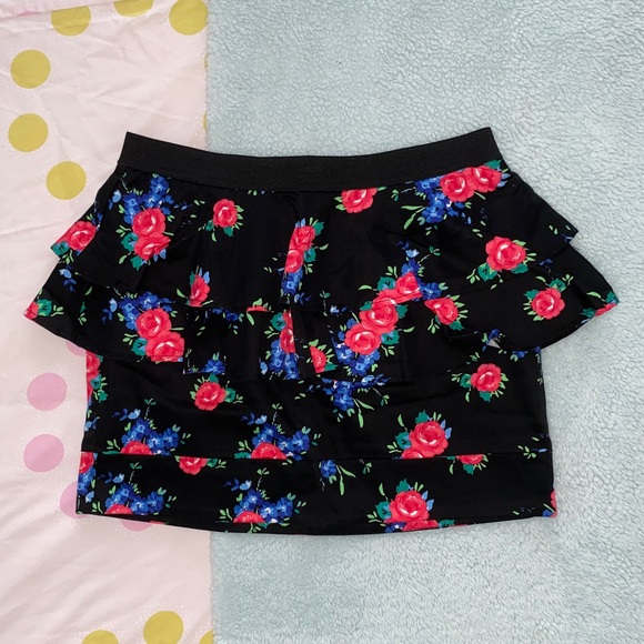 Floral Peplum Mini Skirt - Picture 2 of 4